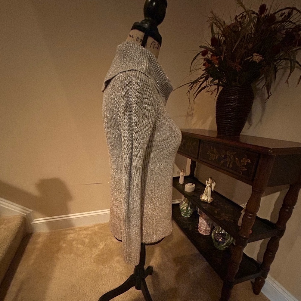 White House Black Market sweater - Picture 5 of 5